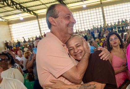 Omar diz que, se for eleito, fará Delegacias funcionarem 24 horas e chamar aprovados no concurso para as Polícias